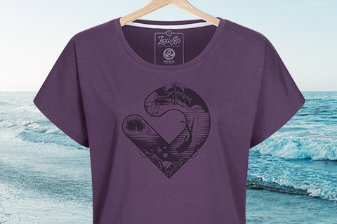 Women-Basic-T-Shirt-oversized-Gothic-Grape_Scuba-Summer-Logo_Mood-Pic_480x319