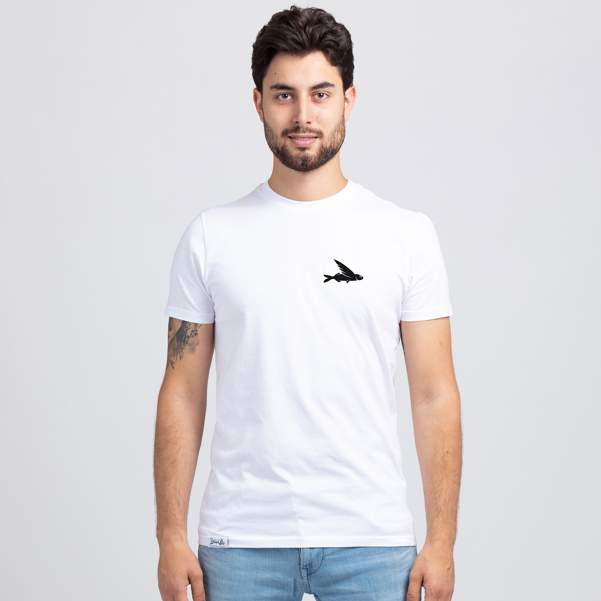 Lexi&Bö Flying Fish t-shirt for men in white organic cotton with subtle  chest print