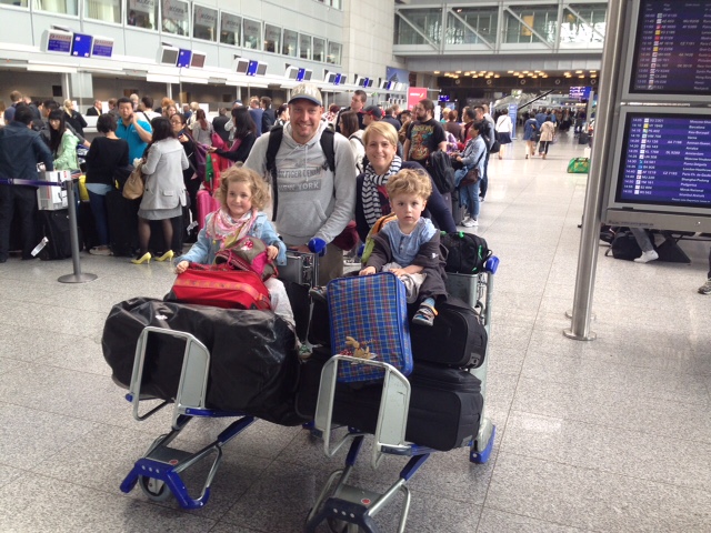 Markus mit seiner Familie auf dem Weg ins nächste Tauchabenteuer